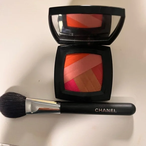 CHANEL Black Blush Harmony Compact - Picture 2 of 5
